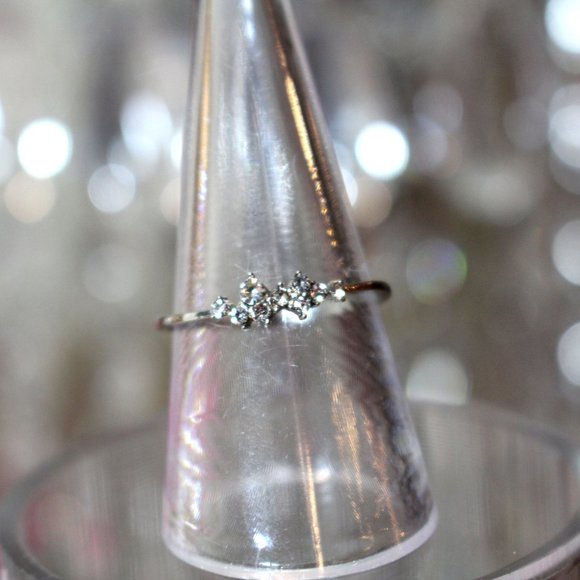 Simple Minimalist Diamond Flowline Ring size 8 💔 - Picture 7 of 10